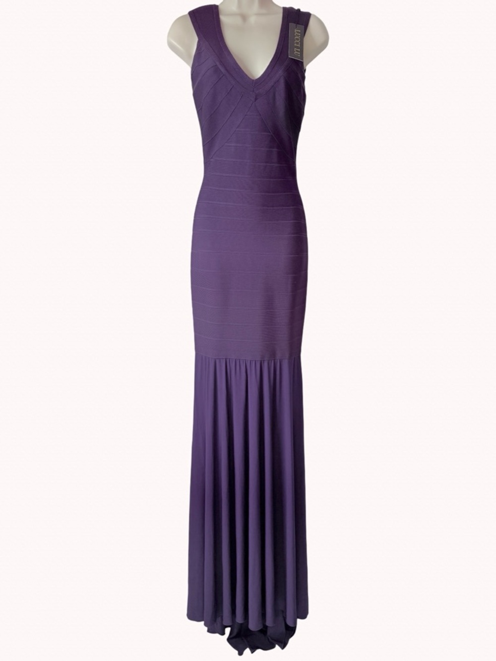 Lucci Lu - V-Neck Bandage Gown. Size 4